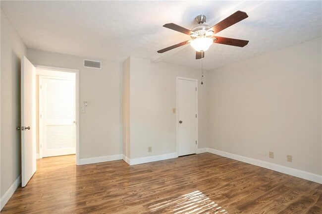 Building Photo - 408 River Run Dr