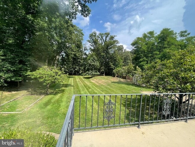 Building Photo - 3909 Pineland St