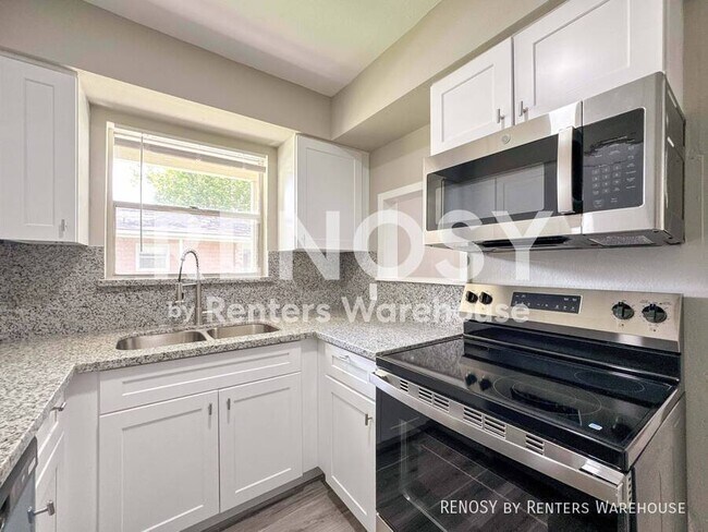 Building Photo - 4537 Dakota St