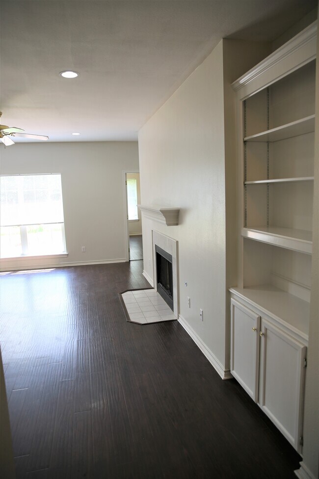 Building Photo - 3510 Vienna Dr