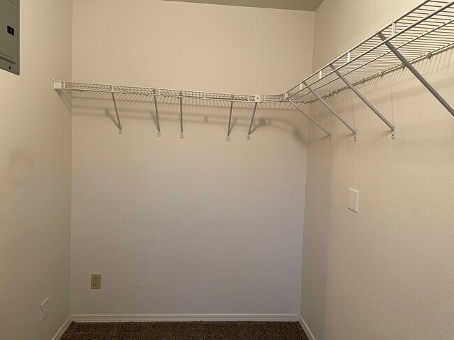 Building Photo - ***HALF MONTH RENT FREE***FANTASTIC 4 Bed 2.5 Bath Home in Salmon Creek! HUGE side yard and back ...