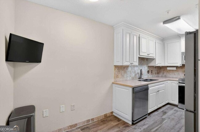 Building Photo - 27207 Plantation Dr NE