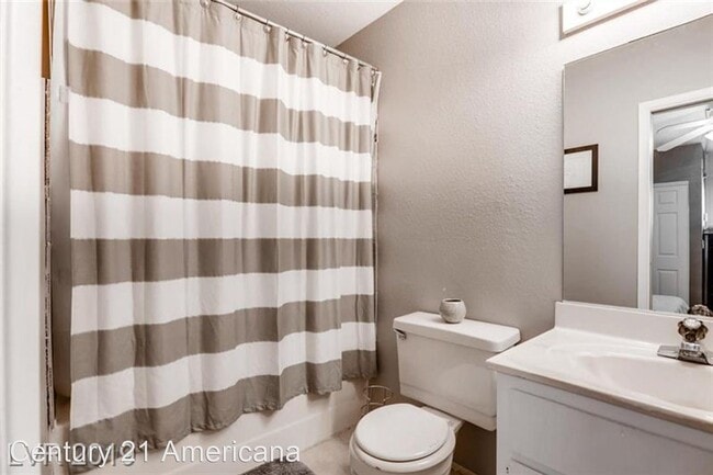 Building Photo - 1 br, 1.5 bath House - 1899 Avacado Court