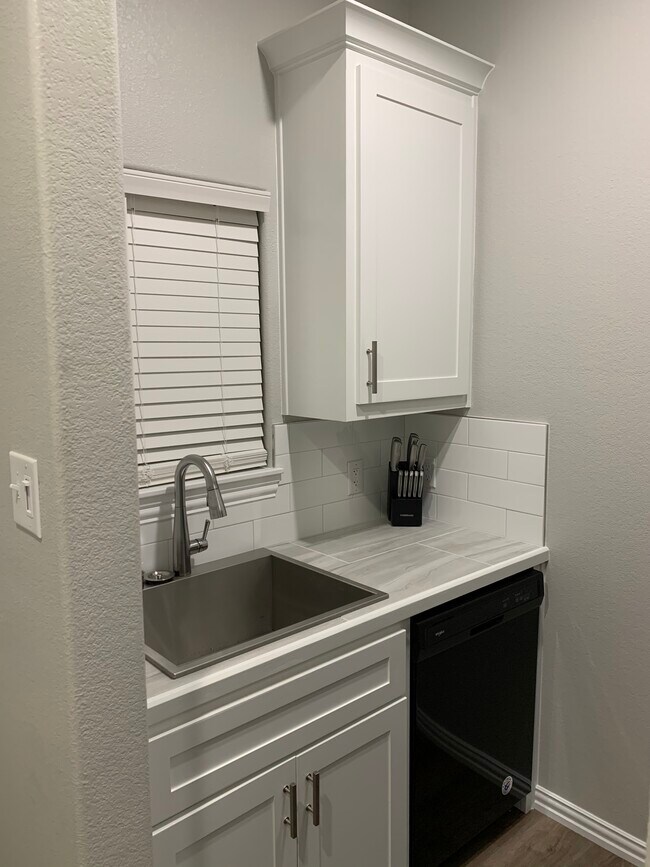 Building Photo - Quality Apartments