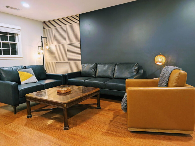 Building Photo - 469 Holt Rd NE