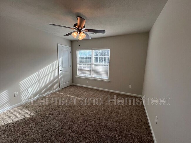 Building Photo - 664 Dobhill Ln