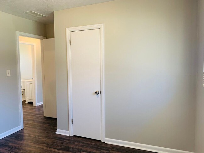 Building Photo - 6102 E Fayetteville Dr