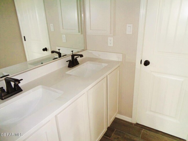 Building Photo - 13513 Coldham St