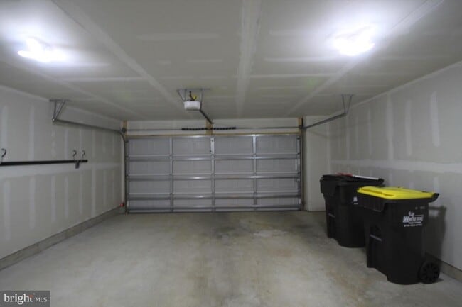 Building Photo - 228 Compass Dr