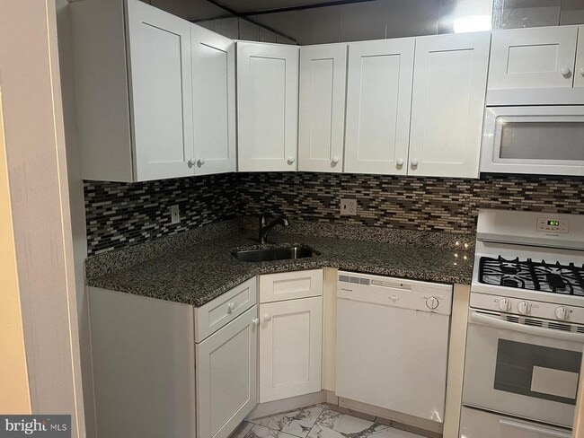 Building Photo - 3130 Brinkley Rd