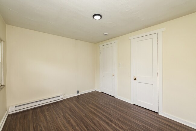 Building Photo - 148 Burgess Ave