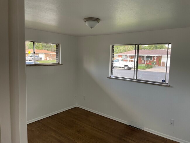 Building Photo - 8371 Oakwood St