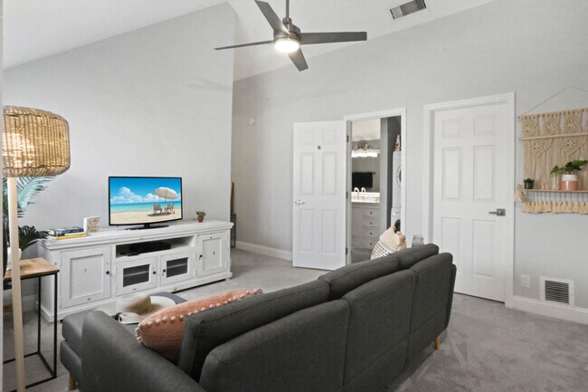 Building Photo - 1605 S US Hwy 1