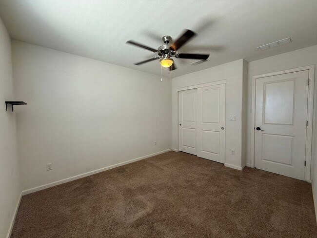Building Photo - 5531 W Flint Way