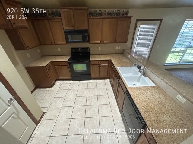 Building Photo - 920 SW 35th-