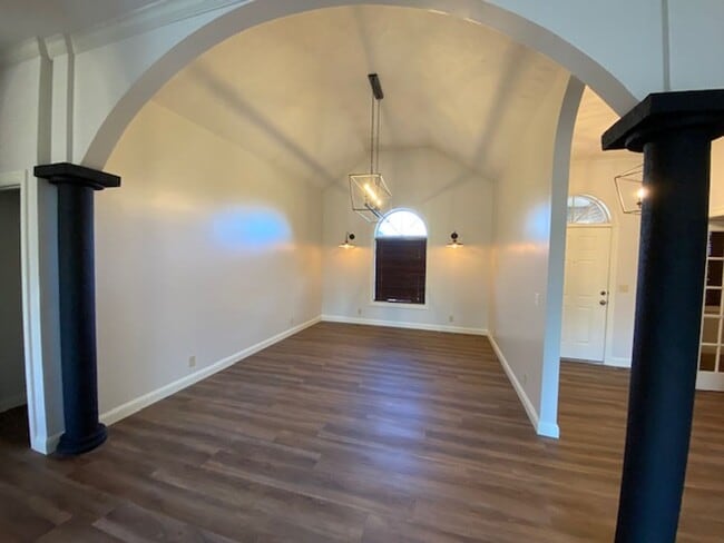 Building Photo - 5117 S Nettleton Ave