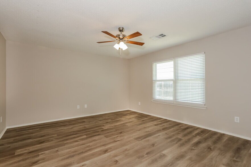 Building Photo - 8132 Fox Chase Dr