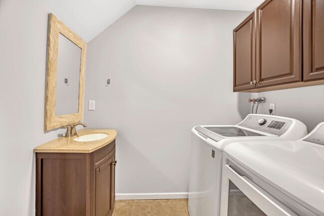 Building Photo - 2219 North Ave