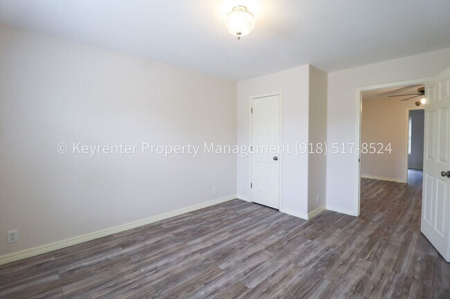 Building Photo - 4 Bed | 2 Bath in Broken Arrow!