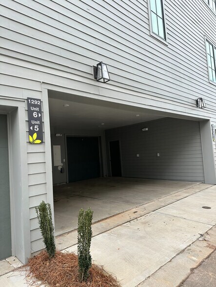 Building Photo - 1296 Longreen Ter NW