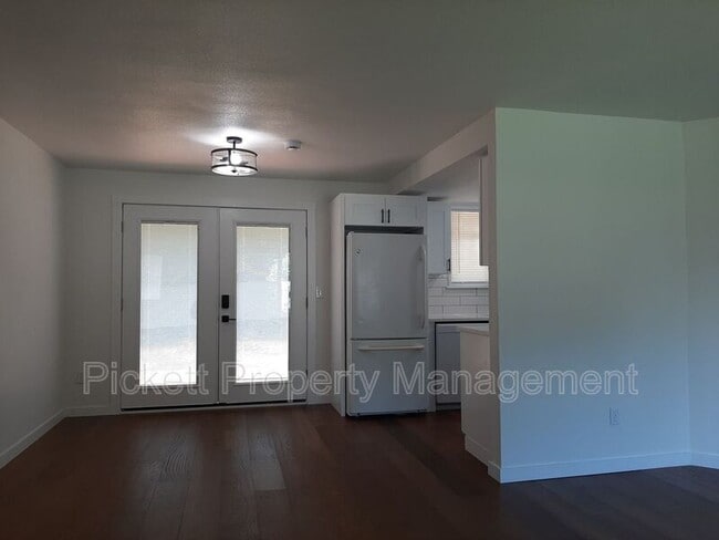 Building Photo - 212 NE Torval Canyon Rd