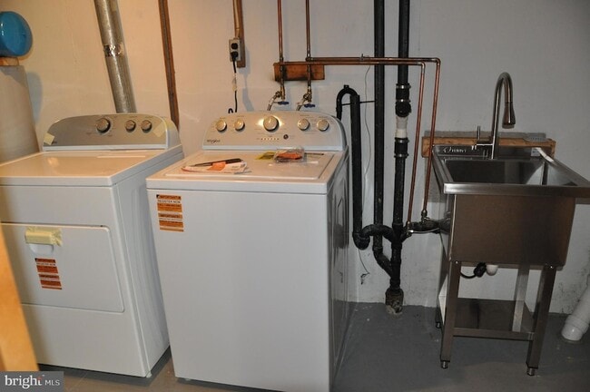 Building Photo - 9705 Glen Ave