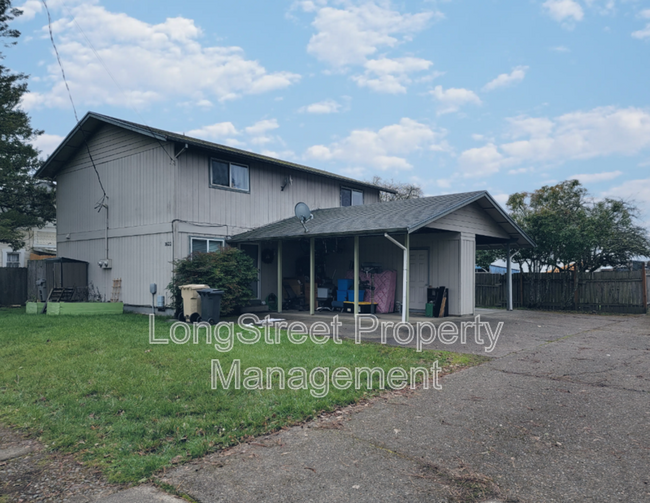 Primary Photo - 1624 College St