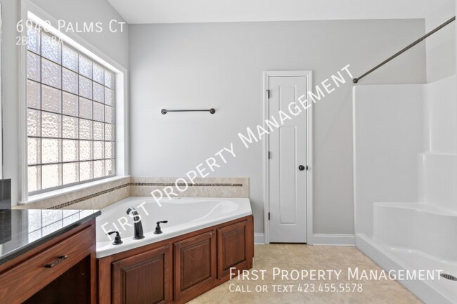 Building Photo - 6940 Palms Ct
