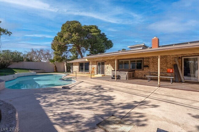 Building Photo - 1489 Santa Anita Dr