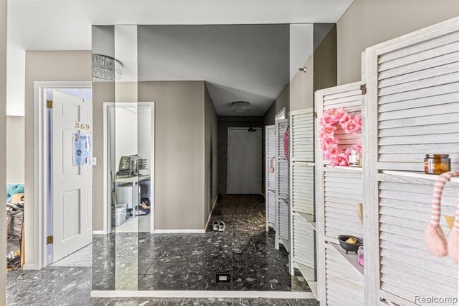 Building Photo - 5000 Town Center Dr