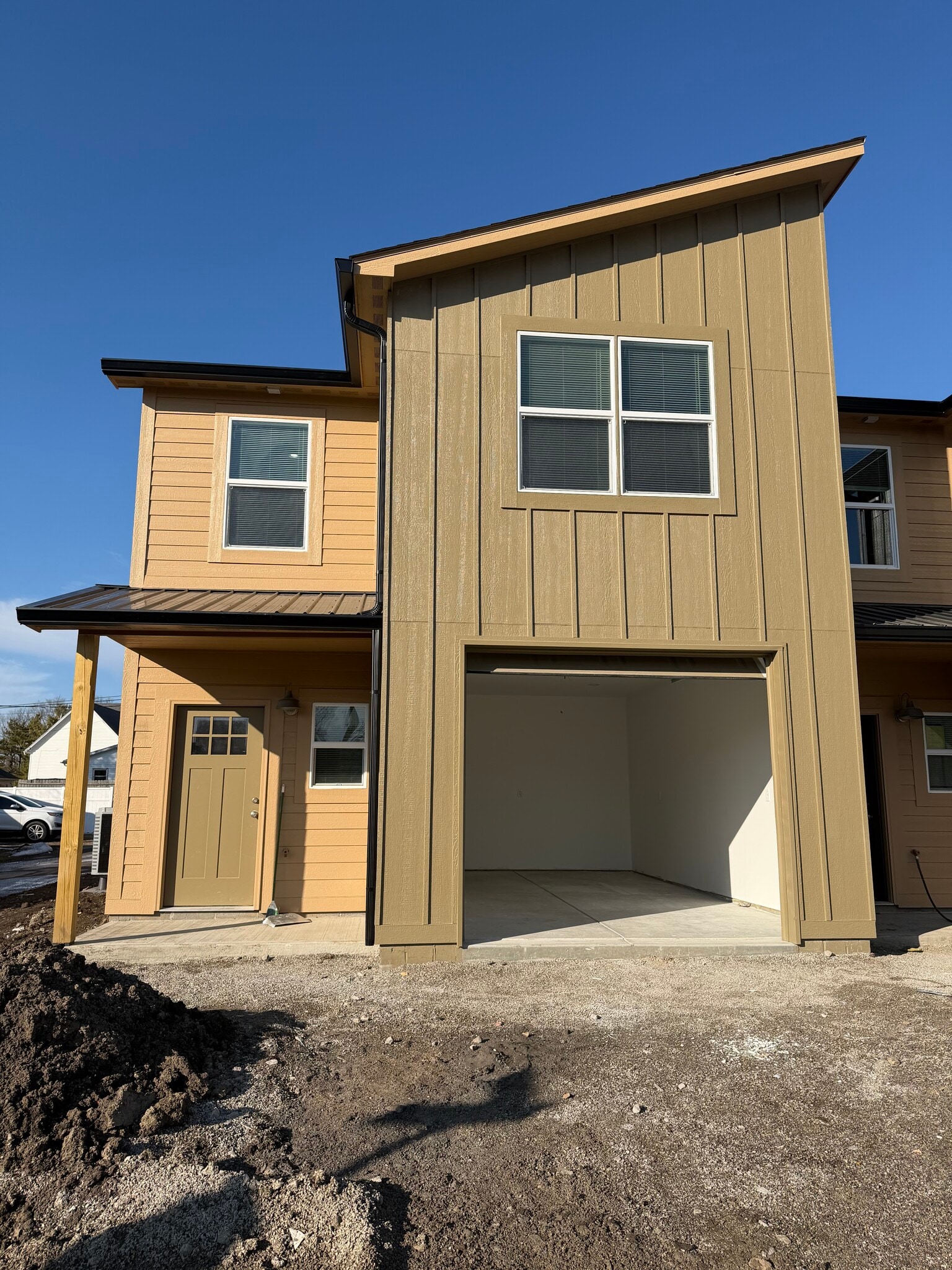 Unit B - 280 W Elm St