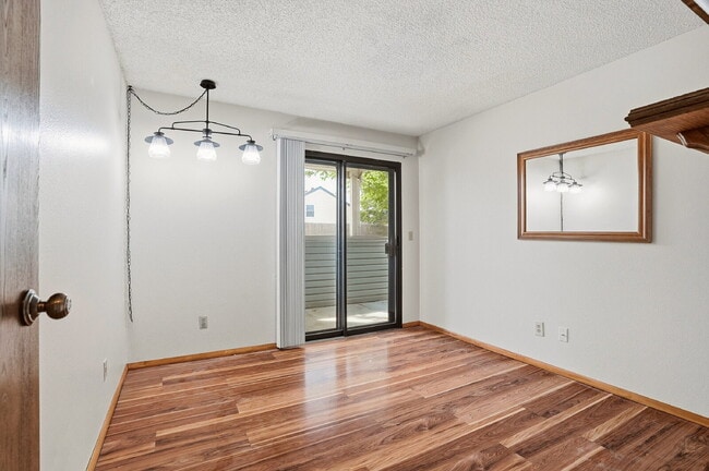 Building Photo - $1,795.95 - 2 Bed, 2 Bath Condo in Aurora with Central AC, and In Unit Laundry!