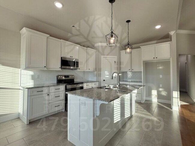 Building Photo - Tontitown- Single-Family Home- Desirable Hickorywood Plan- 4 Bedroom!