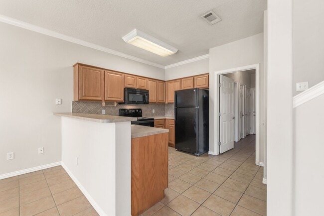 Building Photo - Available for August 2026 Pre-Lease! 4 Bed, Bath in Waterwood Townhomes!