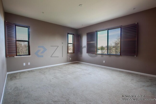 Building Photo - 681 Ringneck Ct