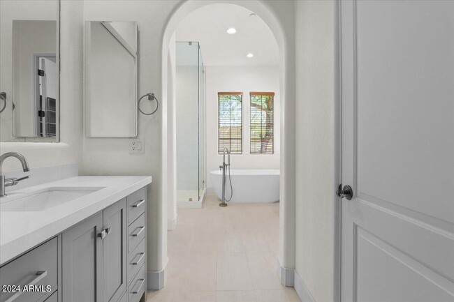 Building Photo - 9356 E Horseshoe Bend Dr