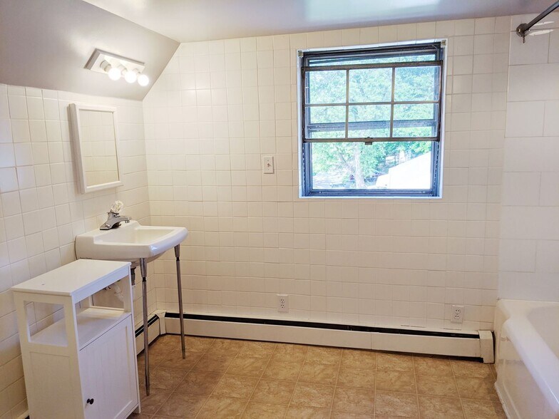 Building Photo - Clark Triplex