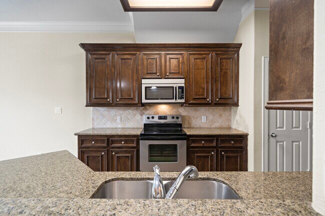 Building Photo - 2865 Westhollow Dr