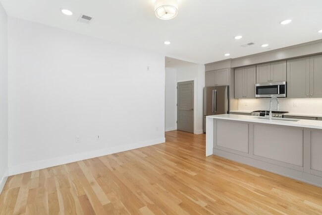 Building Photo - 382 7th St