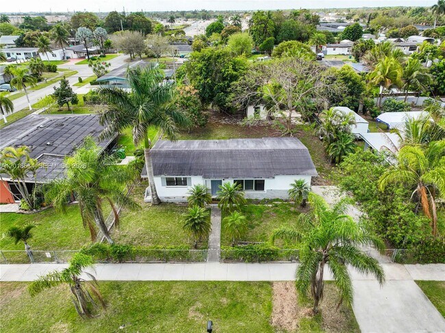 Building Photo - 1610 NW 9th Ct