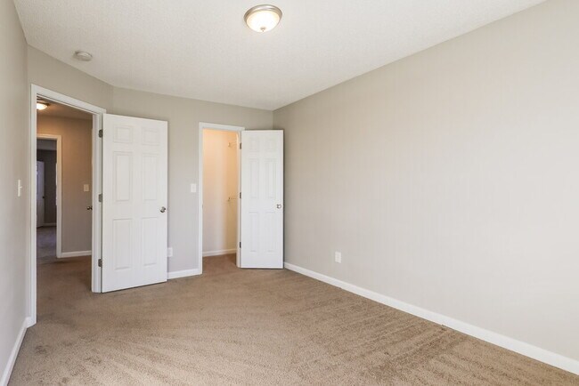 Building Photo - 503 Bentley Way