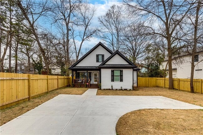 Building Photo - 551 Woodrow Ave