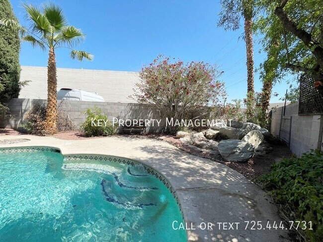 Building Photo - TWO STORY 4 BEDROOM WITH POOL NEAR SPRING ...