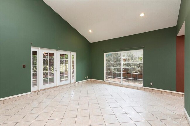 Building Photo - 3100 S Casa Linda St