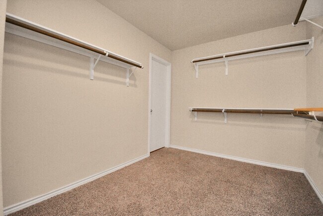 Building Photo - 3210 Aldridge Dr