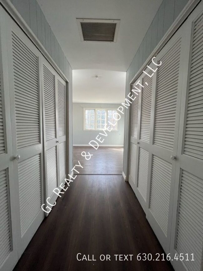 Building Photo - 22W220 Burr Oak Dr
