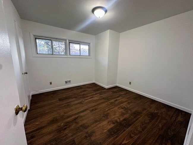 Building Photo - 17 Bridle Path