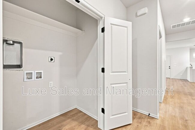 Building Photo - 8012 NW 110th Dr