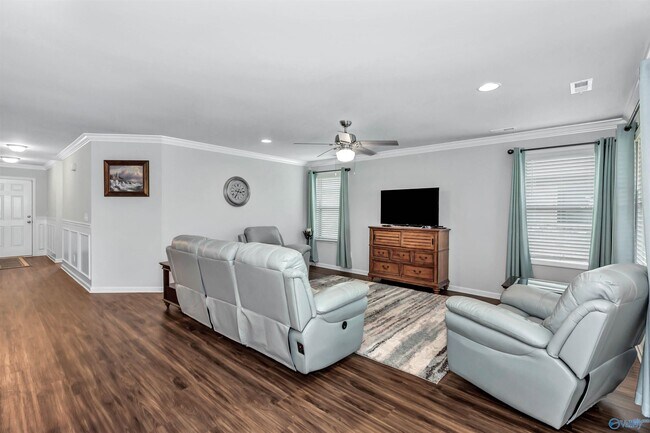 Building Photo - 113 Cedar Elm Wy