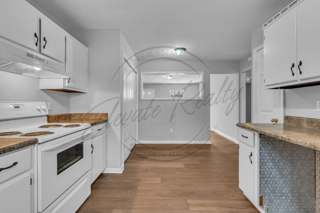 Building Photo - Two Bedroom Ranch Duplex in North Columbia (1/2 off first months rent)!